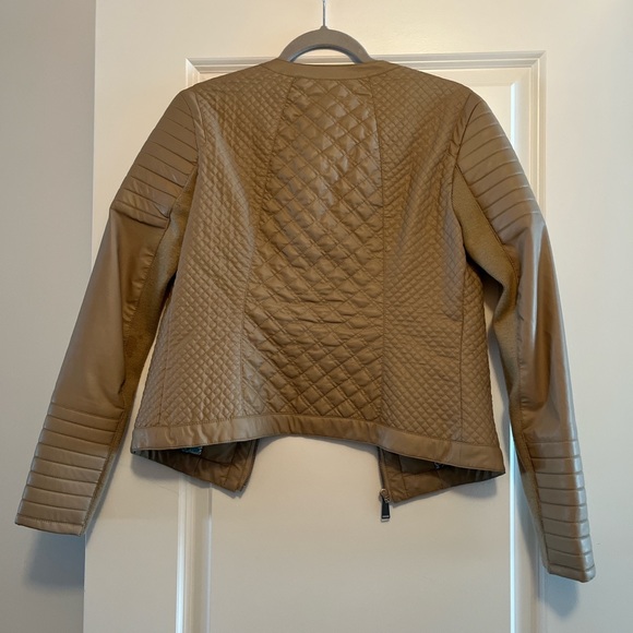 BCBGeneration Crew Neck Quilted Faux Leather Jacket
CAMEL / XS - Picture 2 of 2